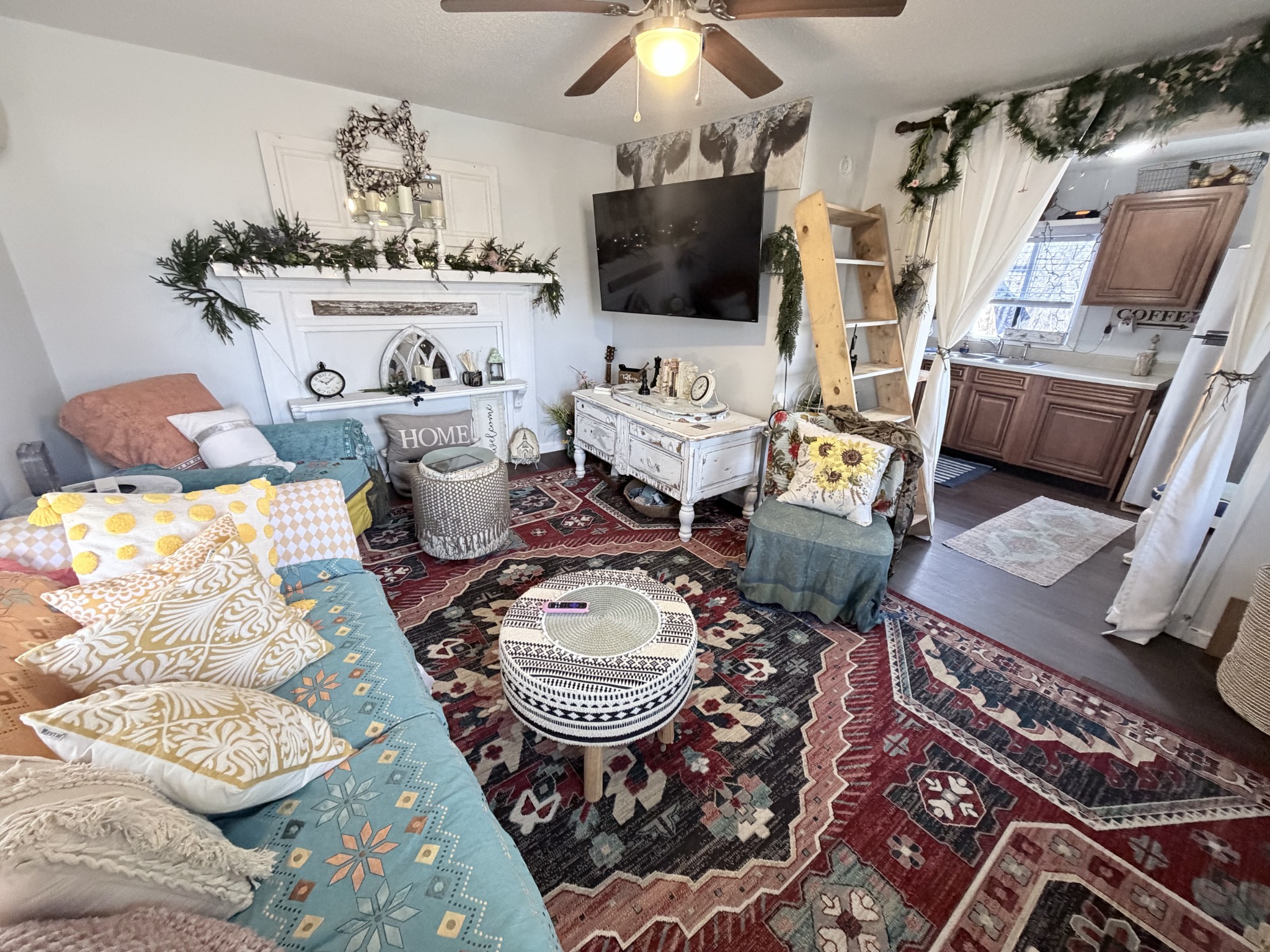 962 3rd Street Tracy City, TN 37387 - Photo 29 of 35 a living room with furniture a flat screen tv and kitchen view