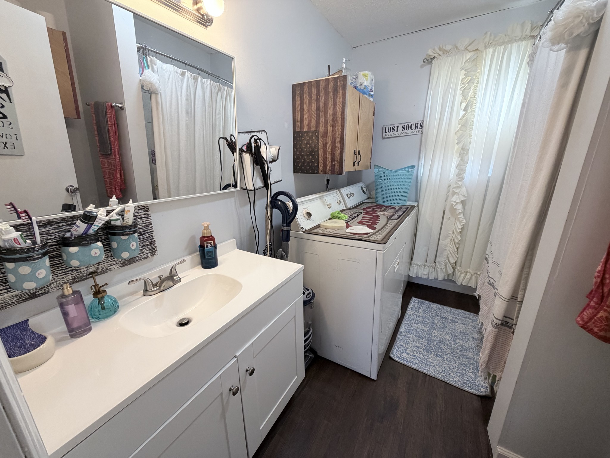 962 3rd Street Tracy City, TN 37387 - Photo 32 of 35 a bathroom with a sink and mirror with bathtub