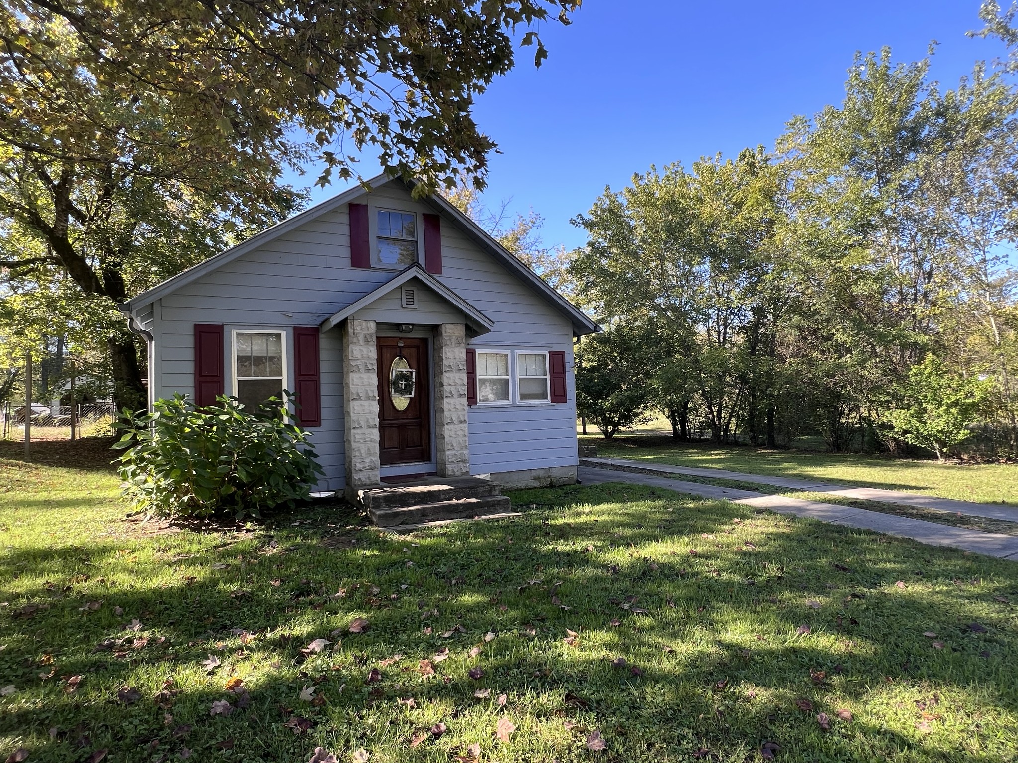 962 3rd Street Tracy City, TN 37387 - Photo 4 of 35 a front view of a house with a yard