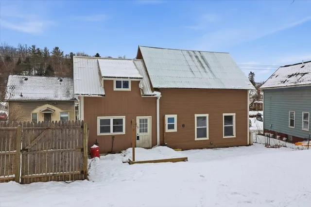 $299,900 | 2 Farwell Street, Barre, VT 05641