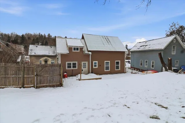 $299,900 | 2 Farwell Street, Barre, VT 05641