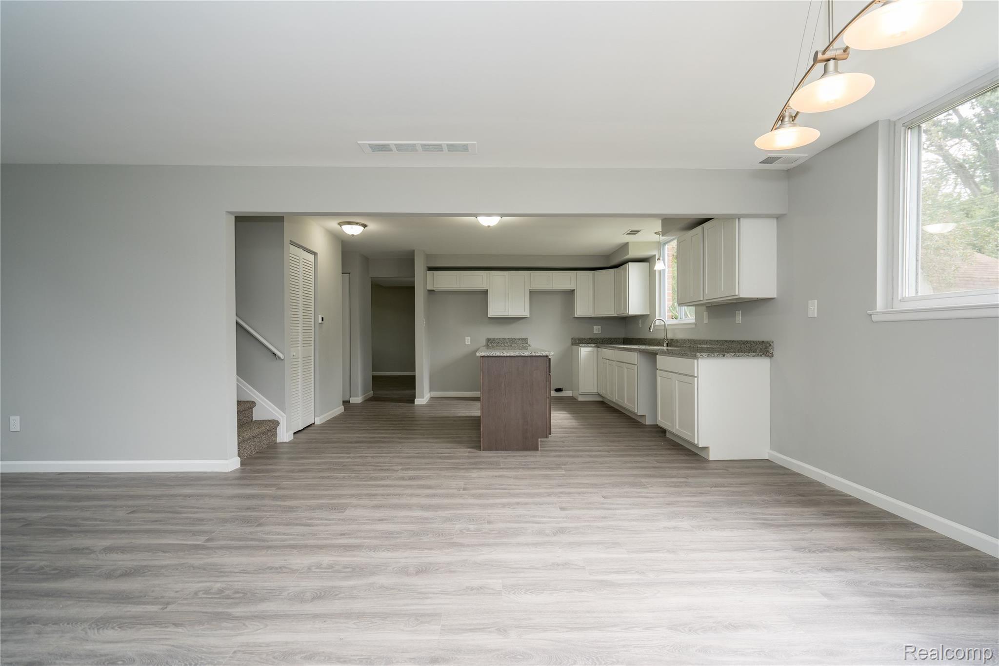 2572 North Trail Road Walled Lake, MI 48390 - Photo 16 of 59 DSC05588.jpg