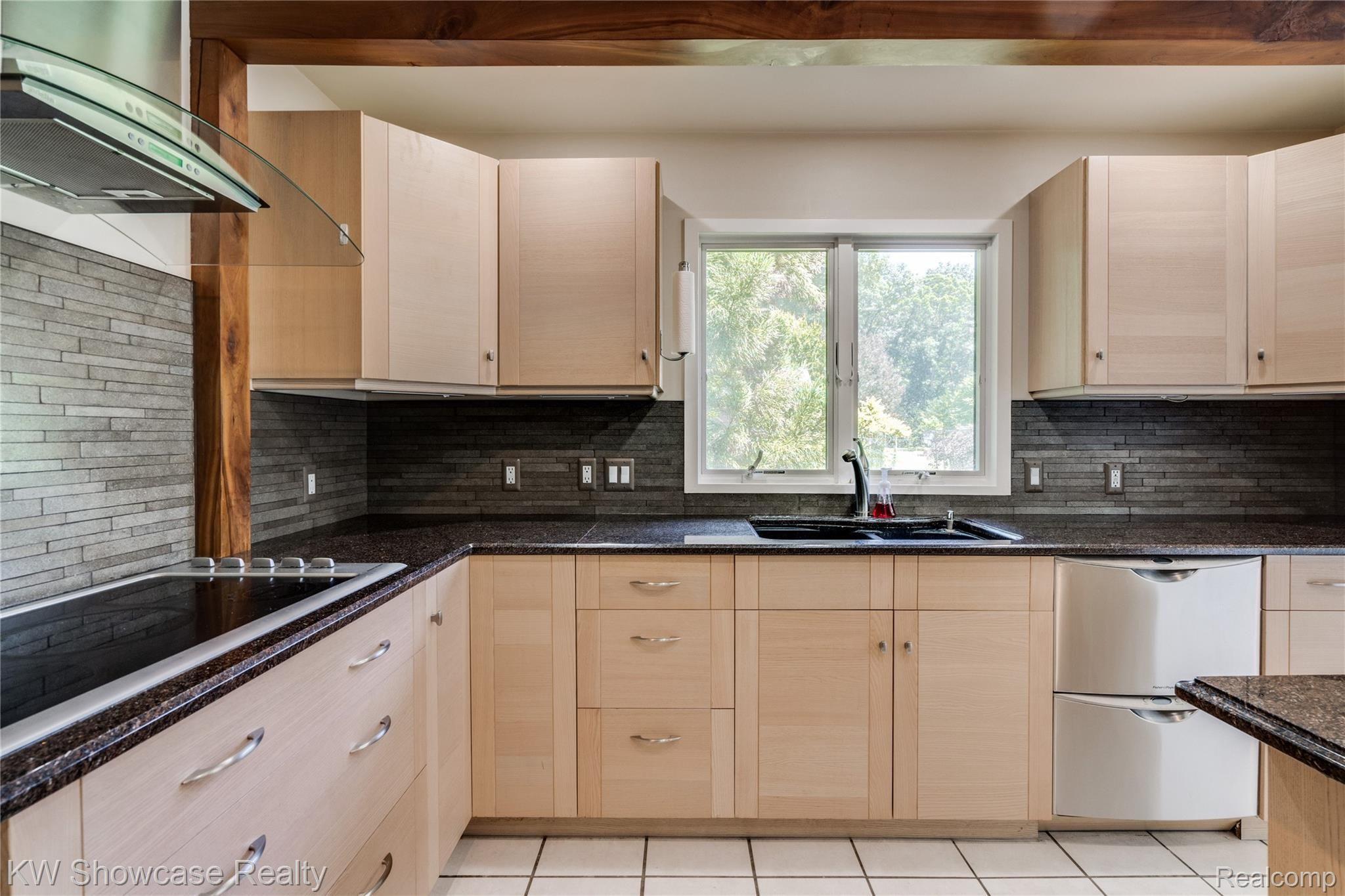 1526 Merry Road Waterford, MI 48328 - Photo 15 of 66 Interiors (11 of 54).jpg