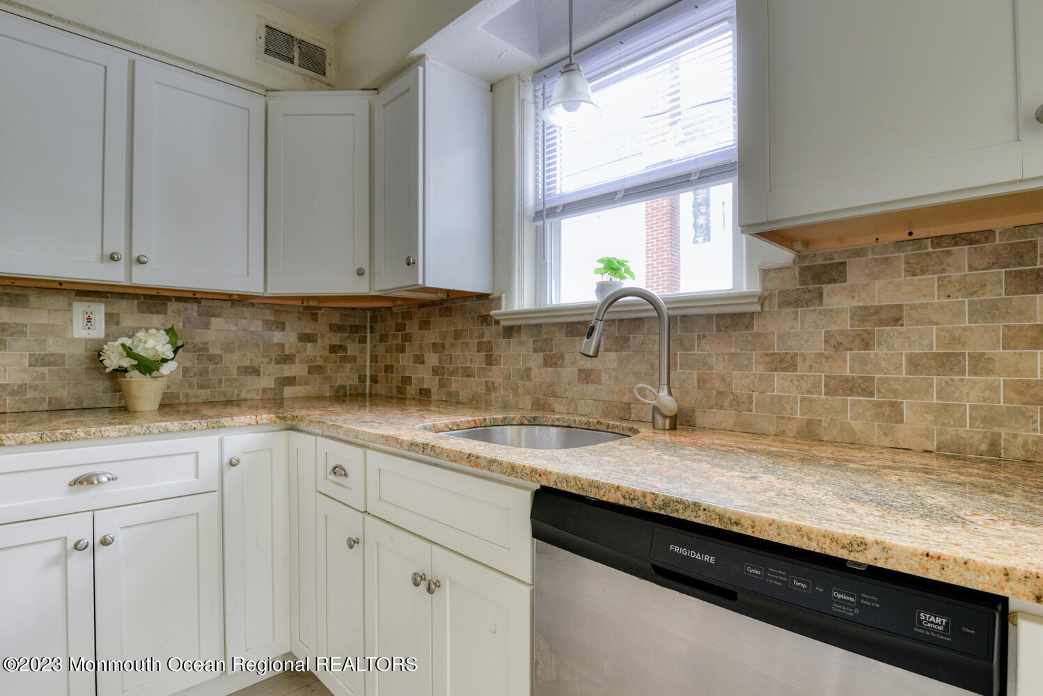 24 Walnut Street Keyport, NJ 07735 - Photo 18 of 38 24 Walnut St Keyport NJ 07735-large-032-