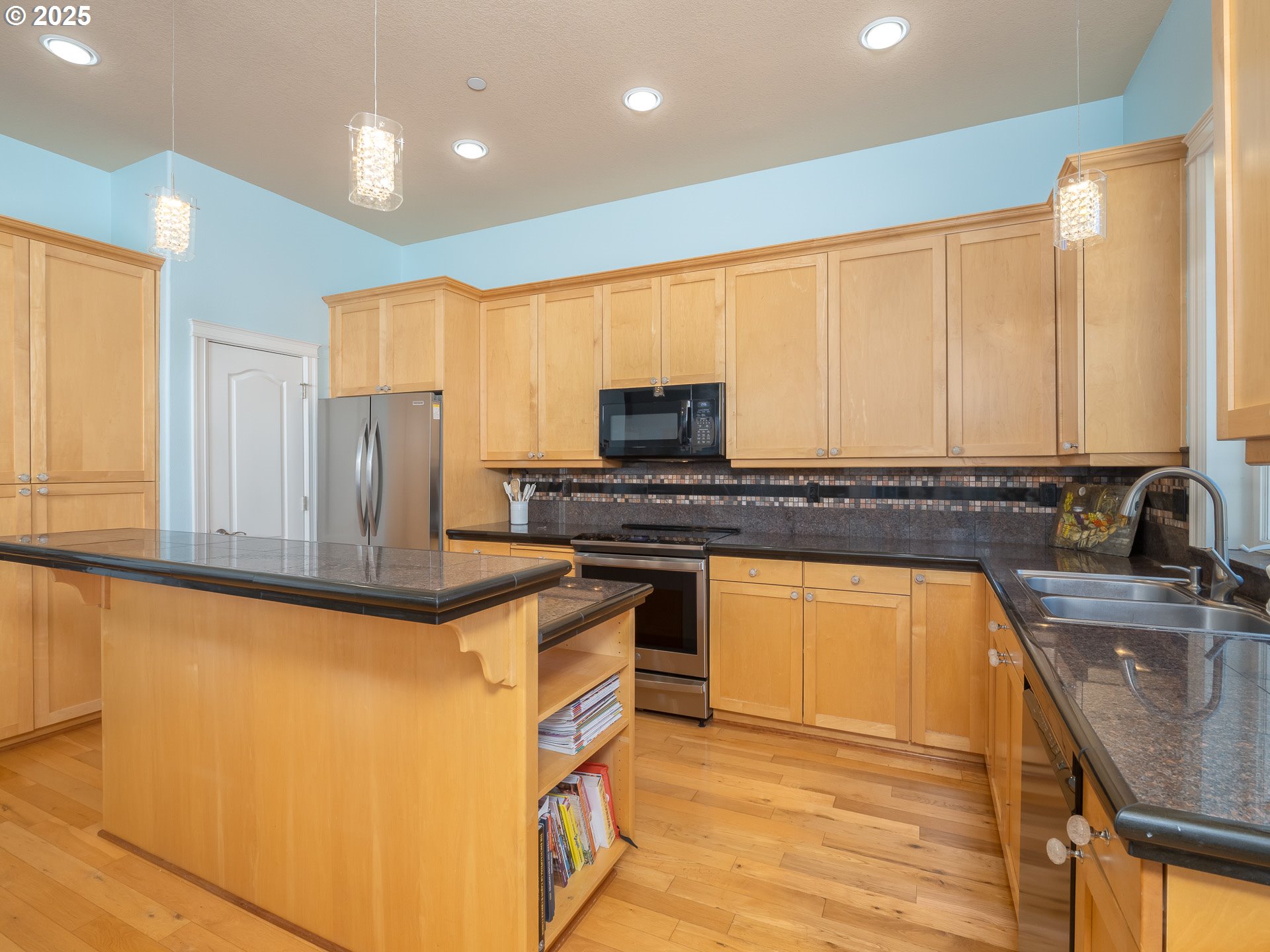 3866 Oak Meadows Loop Newberg, OR 97132 - Photo 18 of 48 a kitchen with stainless steel appliances granite countertop a sink a stove and a refrigerator