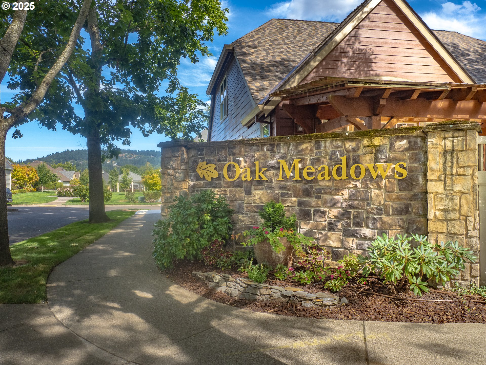3866 Oak Meadows Loop Newberg, OR 97132 - Photo 2 of 48 a view of a street sign