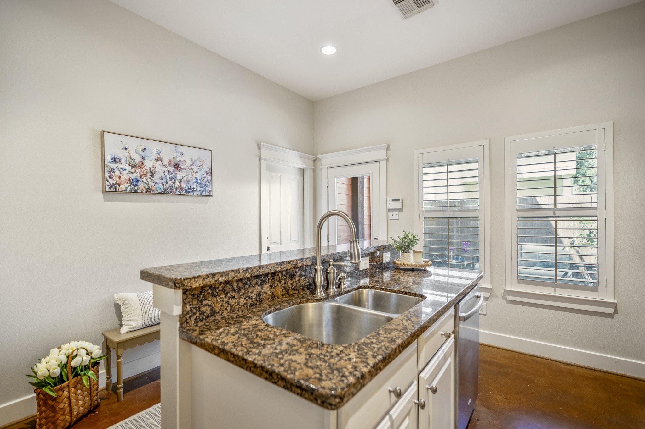 905 West 23rd Street Houston, TX 77008 - Photo 9 of 46 A bright and modern kitchen interior featuring a polished granite countertop with warm brown and black tones.