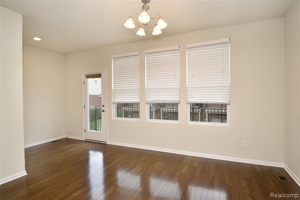 2888 Glenbar Circle Rochester, MI 48307 - Photo 16 of 38