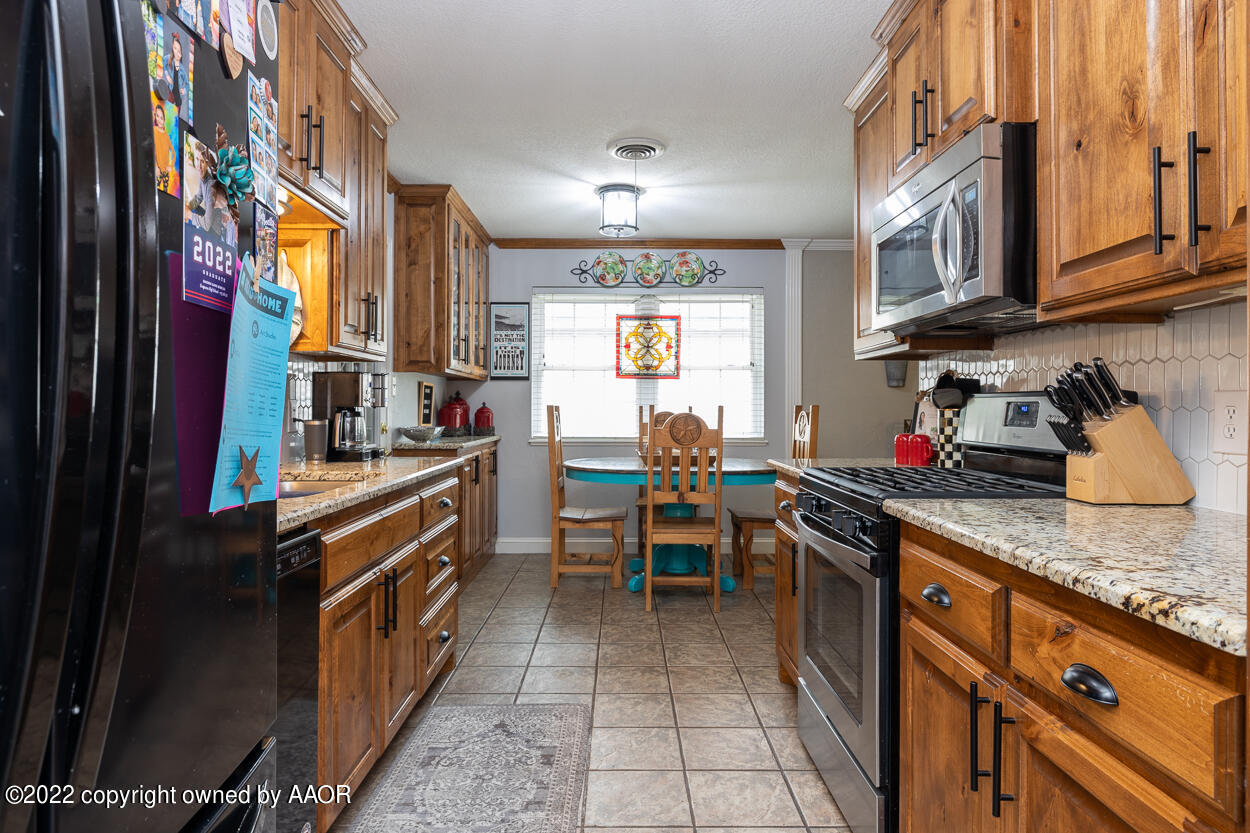 4802 Tulip Avenue Amarillo, TX 79110 - Photo 11 of 49 Kitchen