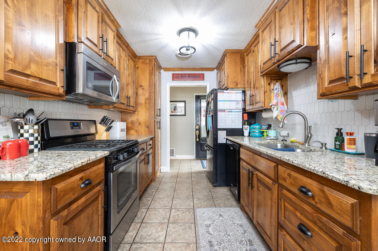 4802 Tulip Avenue Amarillo, TX 79110 - Photo 12 of 49 Kitchen