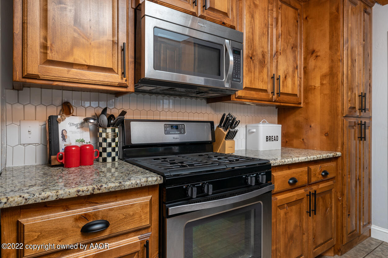 4802 Tulip Avenue Amarillo, TX 79110 - Photo 13 of 49 Kitchen