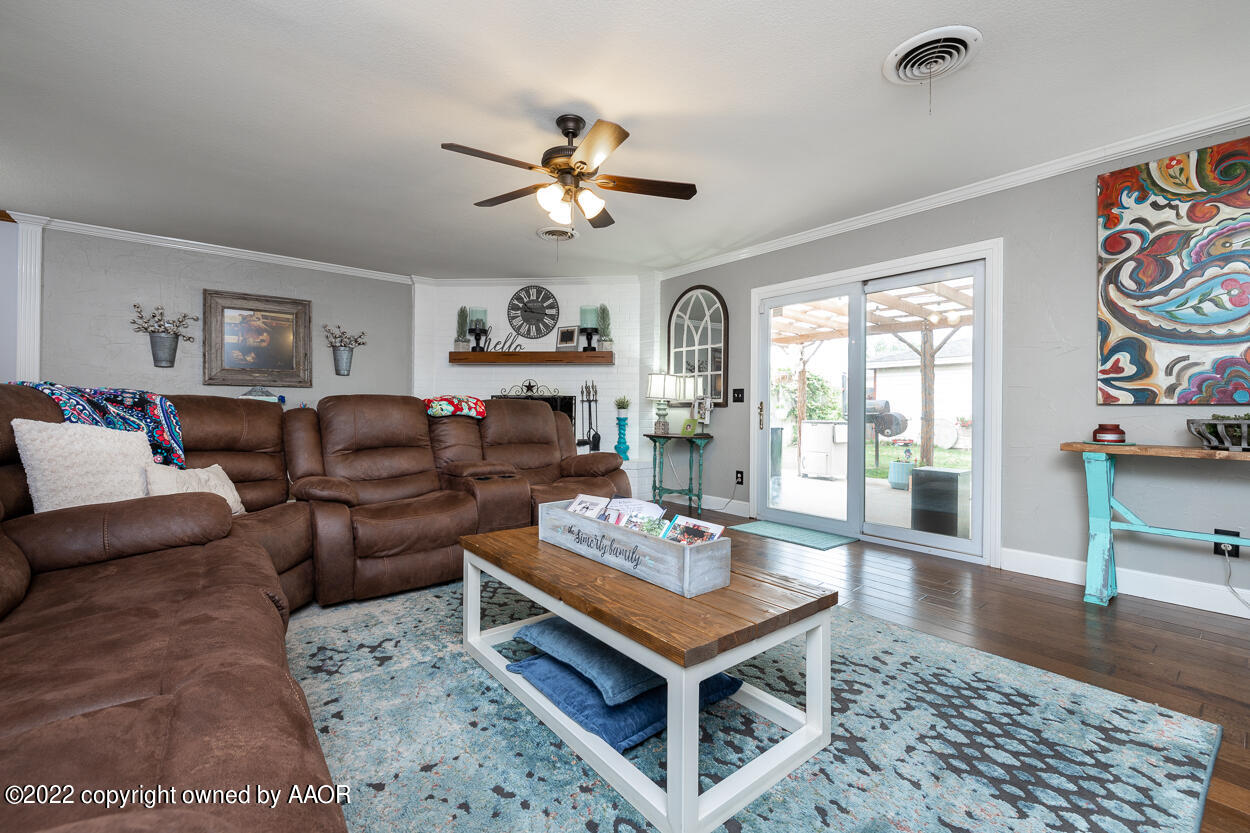 4802 Tulip Avenue Amarillo, TX 79110 - Photo 2 of 49 Living Area