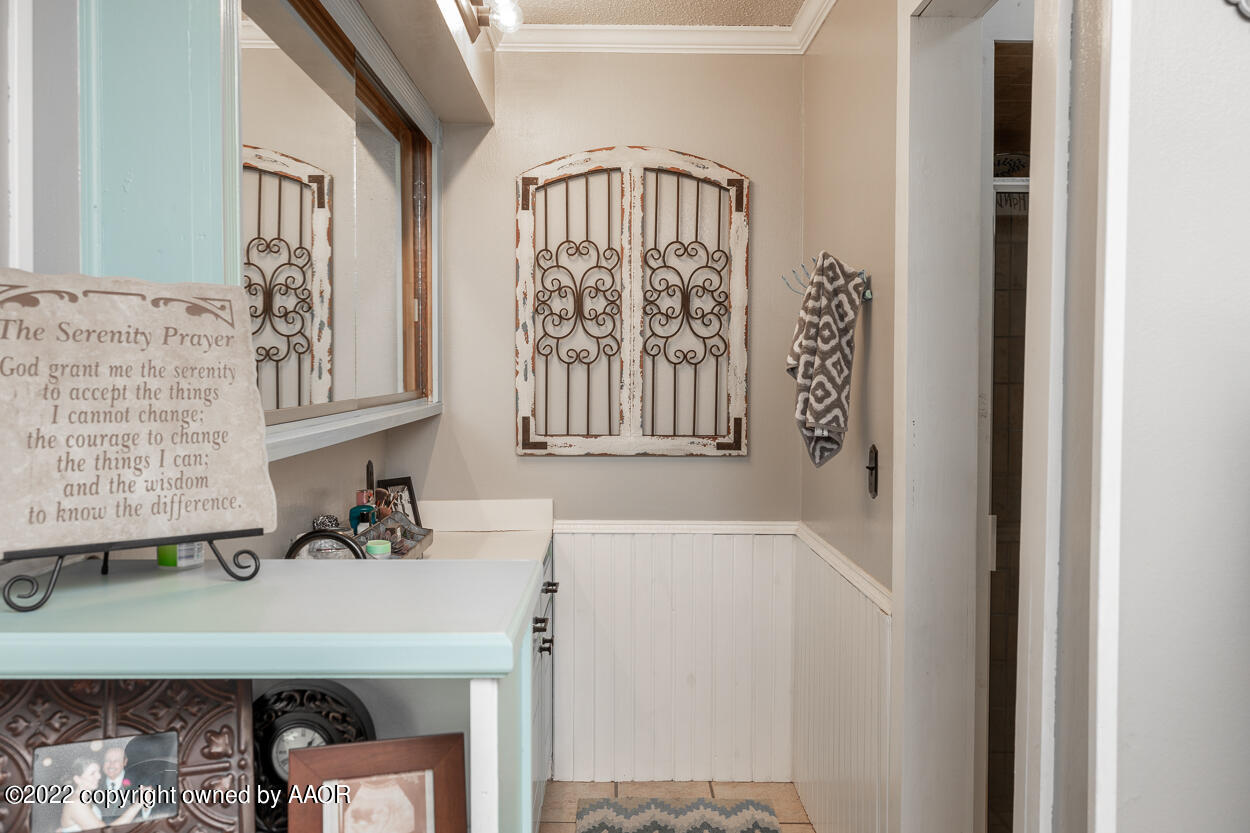 4802 Tulip Avenue Amarillo, TX 79110 - Photo 22 of 49 Master Bath
