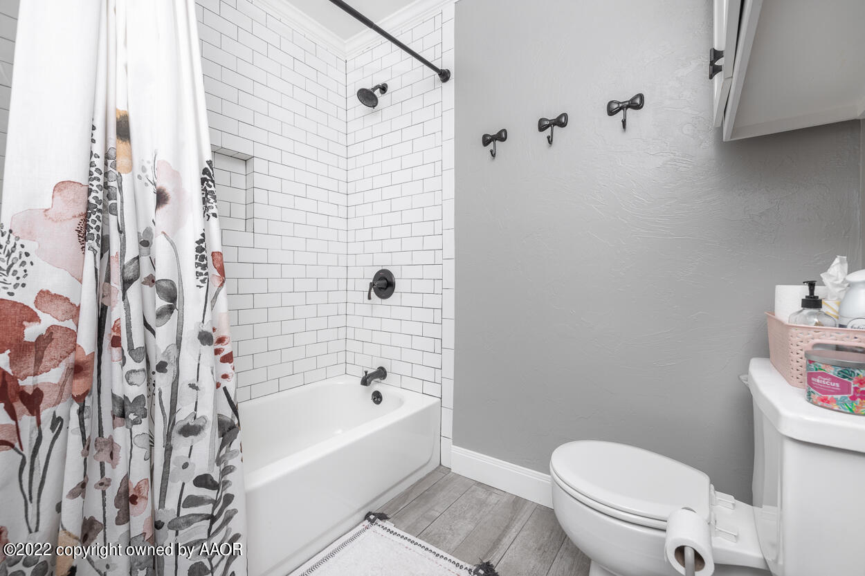 4802 Tulip Avenue Amarillo, TX 79110 - Photo 29 of 49 Guest Bath