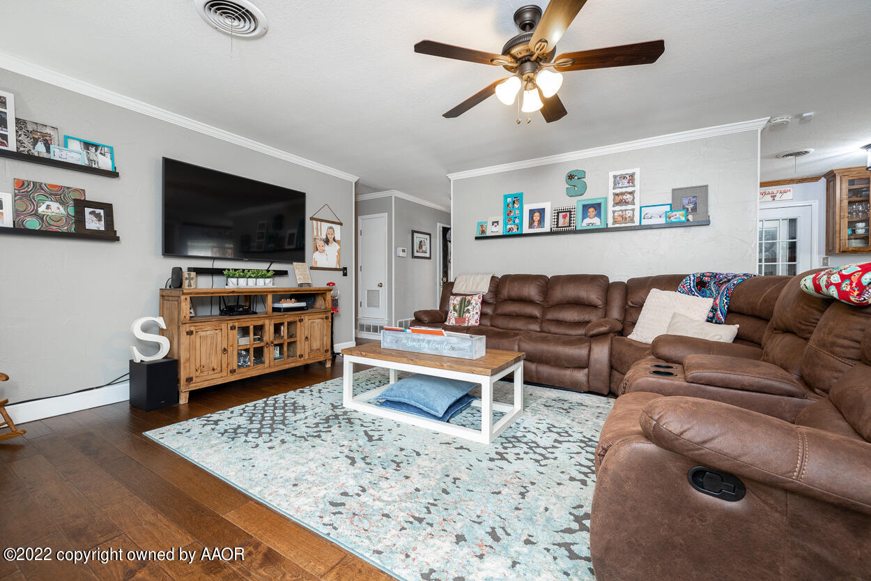 4802 Tulip Avenue Amarillo, TX 79110 - Photo 4 of 49 Living Area