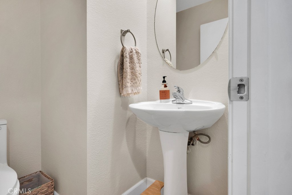 20022 Satsuma Circle Saugus, CA 91350 - Photo 12 of 42