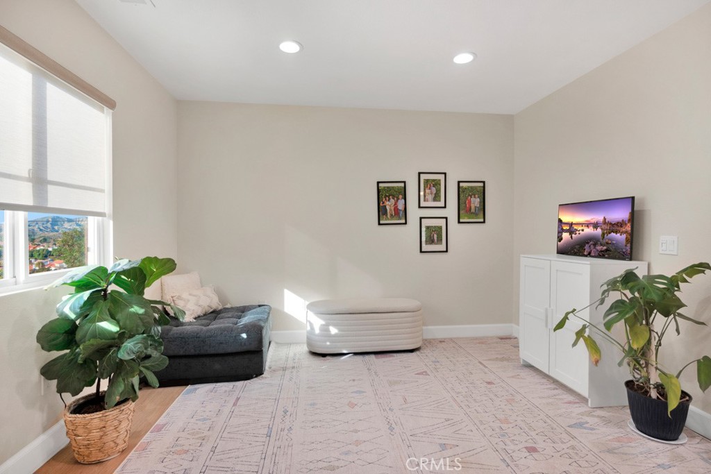 20022 Satsuma Circle Saugus, CA 91350 - Photo 22 of 42