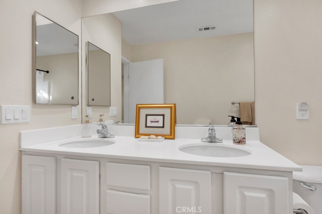 20022 Satsuma Circle Saugus, CA 91350 - Photo 24 of 42