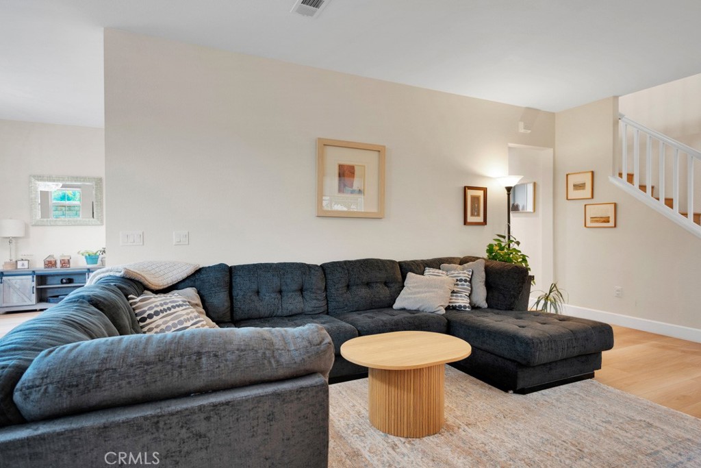 20022 Satsuma Circle Saugus, CA 91350 - Photo 3 of 42