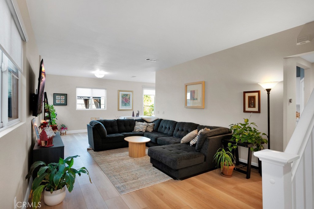 20022 Satsuma Circle Saugus, CA 91350 - Photo 4 of 42