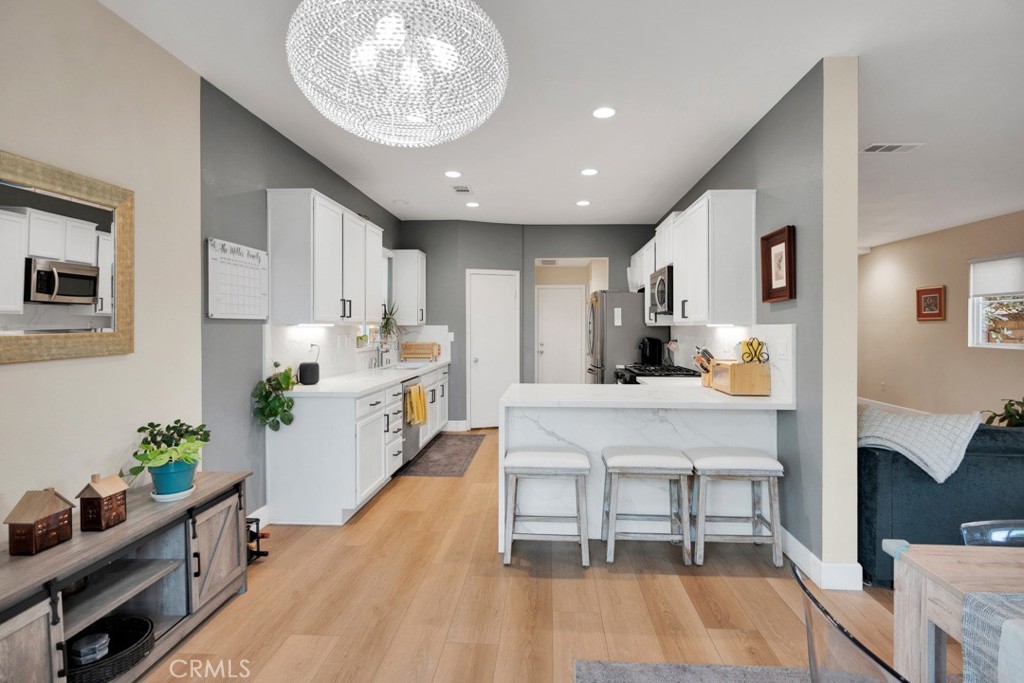 20022 Satsuma Circle Saugus, CA 91350 - Photo 7 of 42