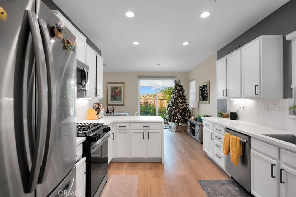 20022 Satsuma Circle Saugus, CA 91350 - Photo 8 of 42