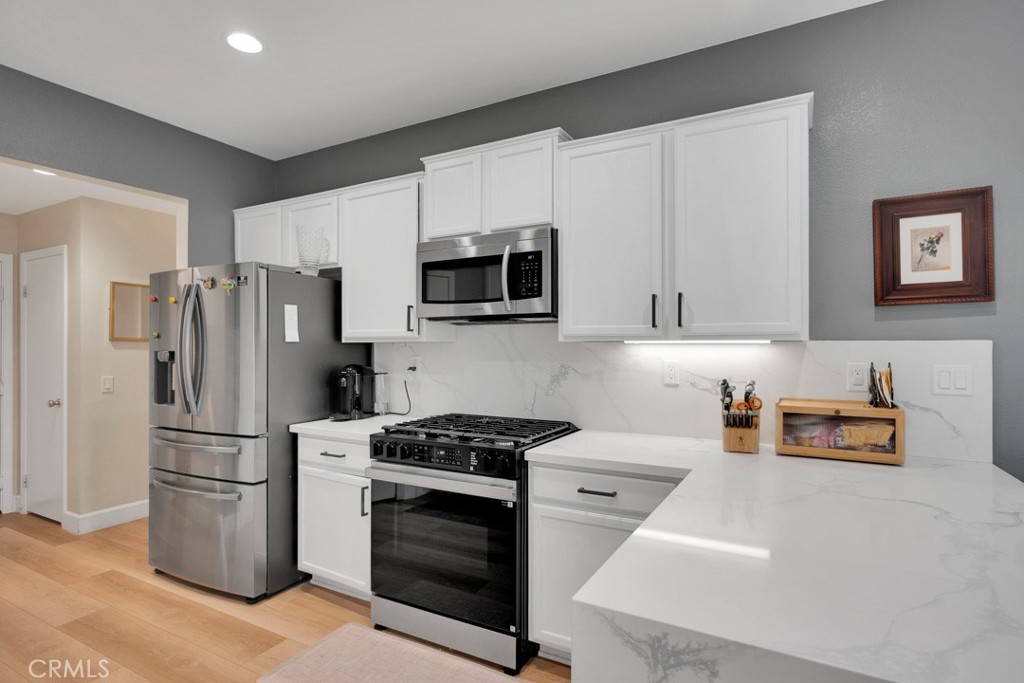 20022 Satsuma Circle Saugus, CA 91350 - Photo 10 of 42