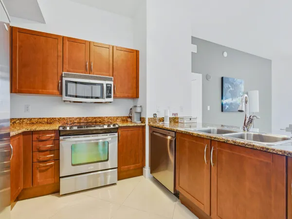 $4,500 | 350 North Federal Highway, Unit PH09, Boynton Beach, FL 33435