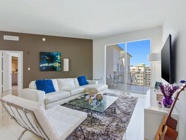 $4,500 | 350 North Federal Highway, Unit PH09, Boynton Beach, FL 33435