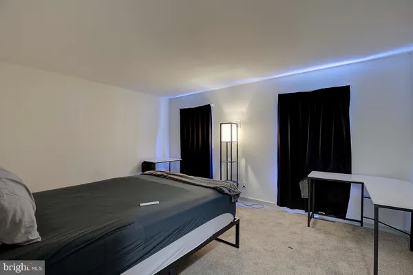 a view of entryway and bedroom