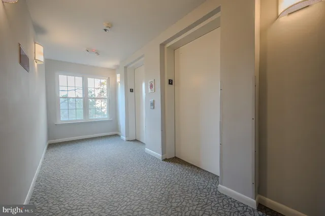 $2,000 | 3307 Wyndham Circle, Unit 2164, Alexandria, VA 22302