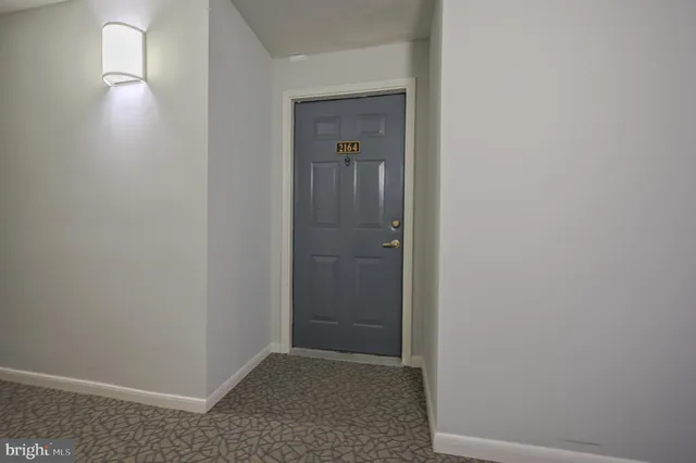 $2,000 | 3307 Wyndham Circle, Unit 2164, Alexandria, VA 22302