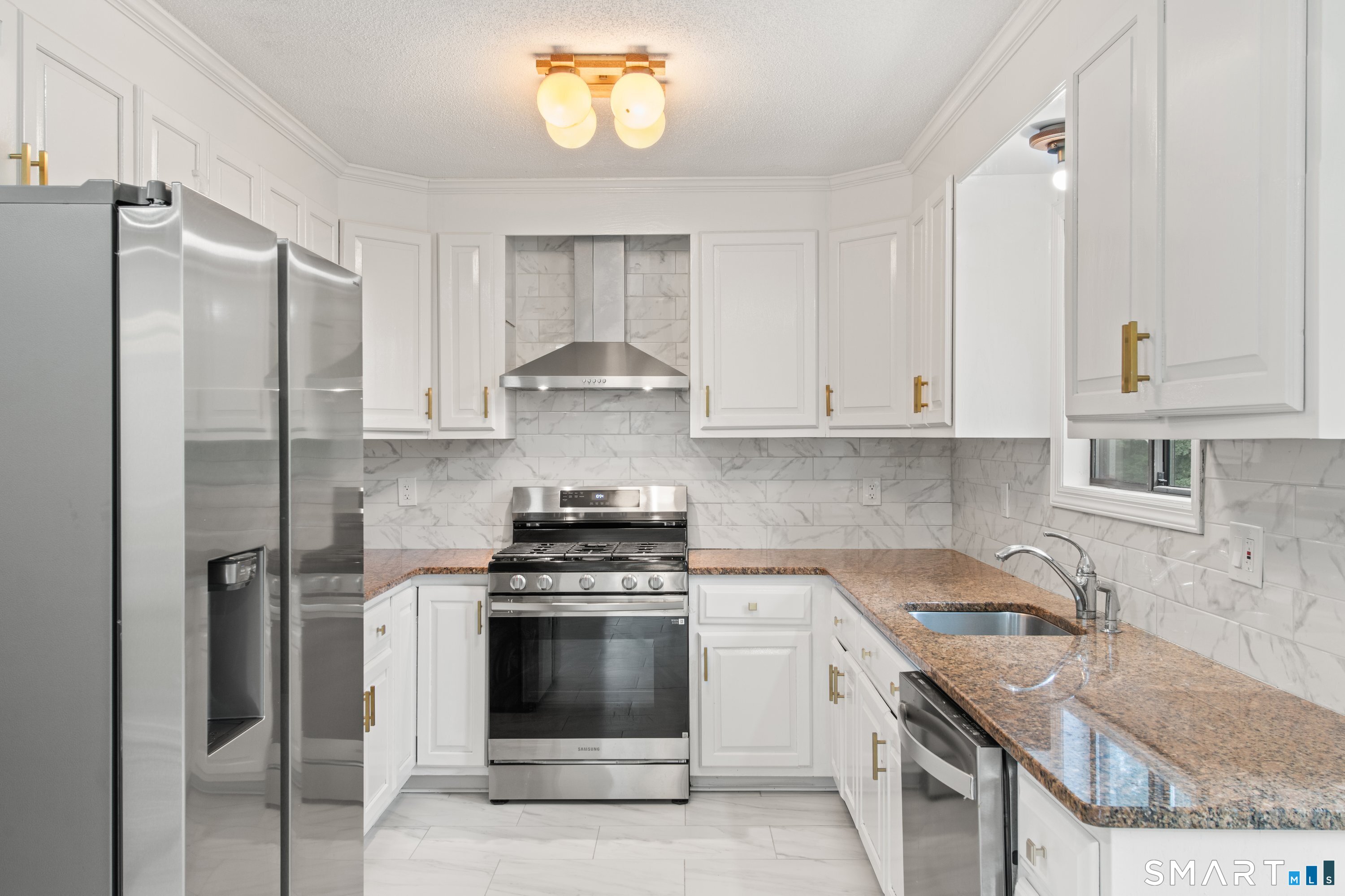 223 Sterling Road Trumbull, CT 06611 - Photo 10 of 40 Gallery Image 10