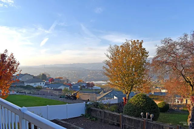 $471,800 | 405 Crestline Cir Drive, Lewiston, ID 83501