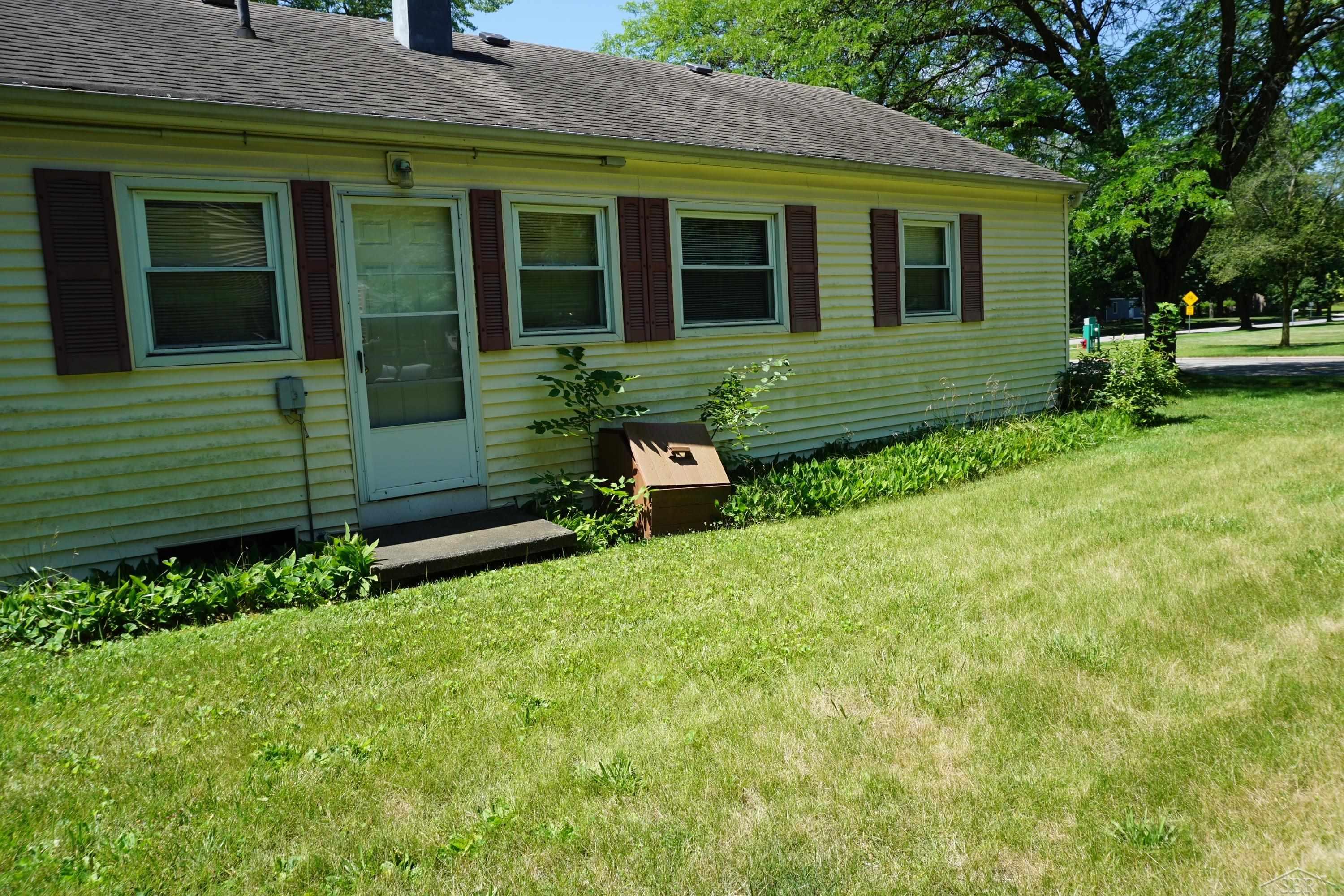 1407 East Sugnet Road Midland, MI 48642 - Photo 9 of 37 50151462-e91bea40-d8a5-482f-949e-9ebff83a7ded.JPG