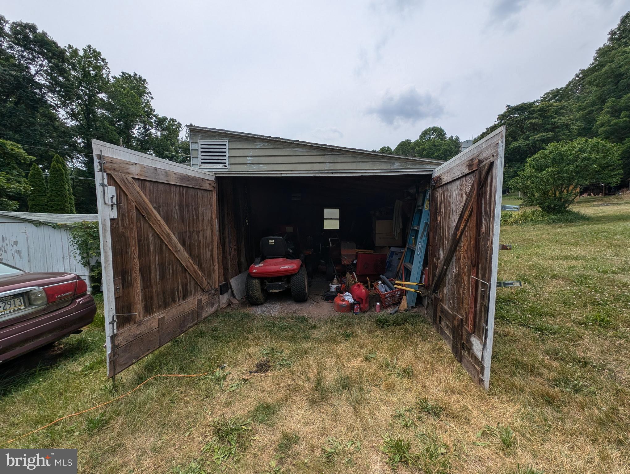 522 Buzzard Road Reading, PA 19608 - Photo 4 of 13 garage/shed