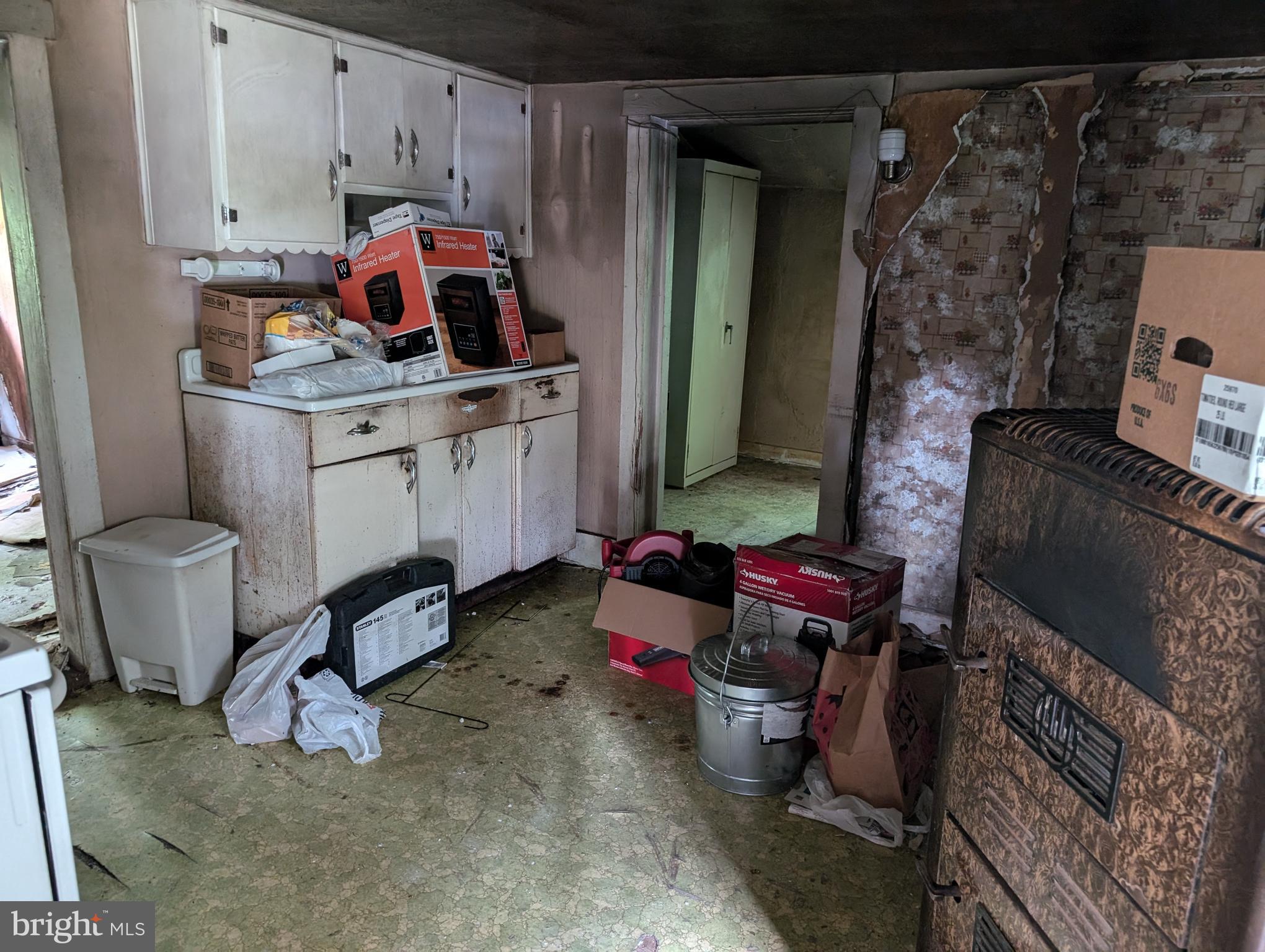 522 Buzzard Road Reading, PA 19608 - Photo 7 of 13 kitchen main house