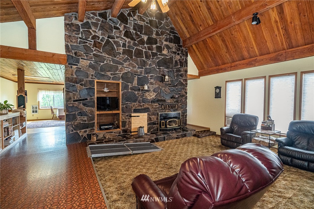 655 Larmon Road Onalaska, WA 98570 - Photo 6 of 38 Gallery Image 6