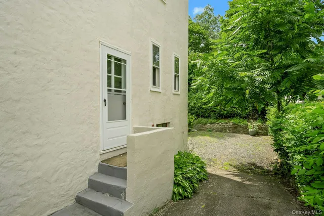 a view of a yard with a tree