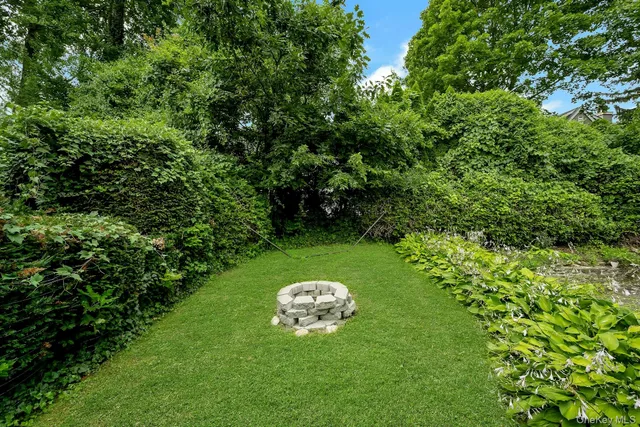 a view of a small house with a yard