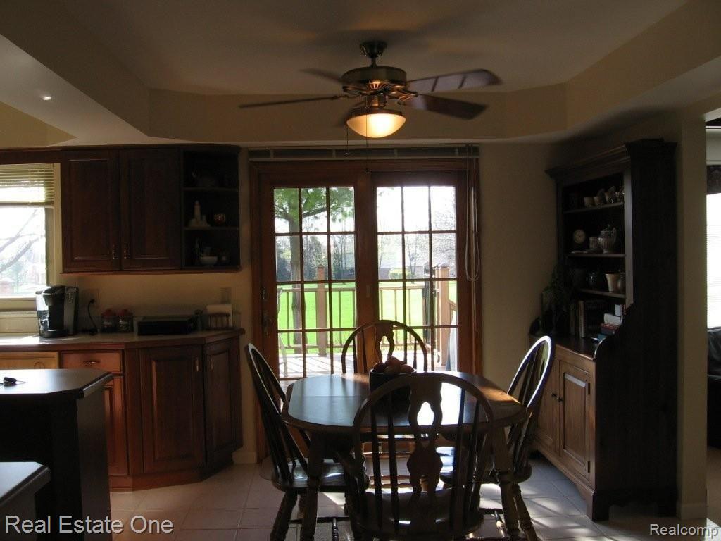 2307 Cumberland Road Rochester, MI 48307 - Photo 12 of 21 KITCHEN