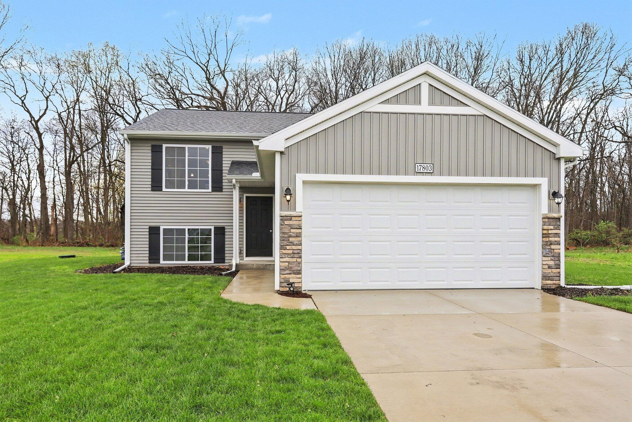 17803 Bluff Drive Three Rivers, MI 49093 - Photo 2 of 26 002_file_7385