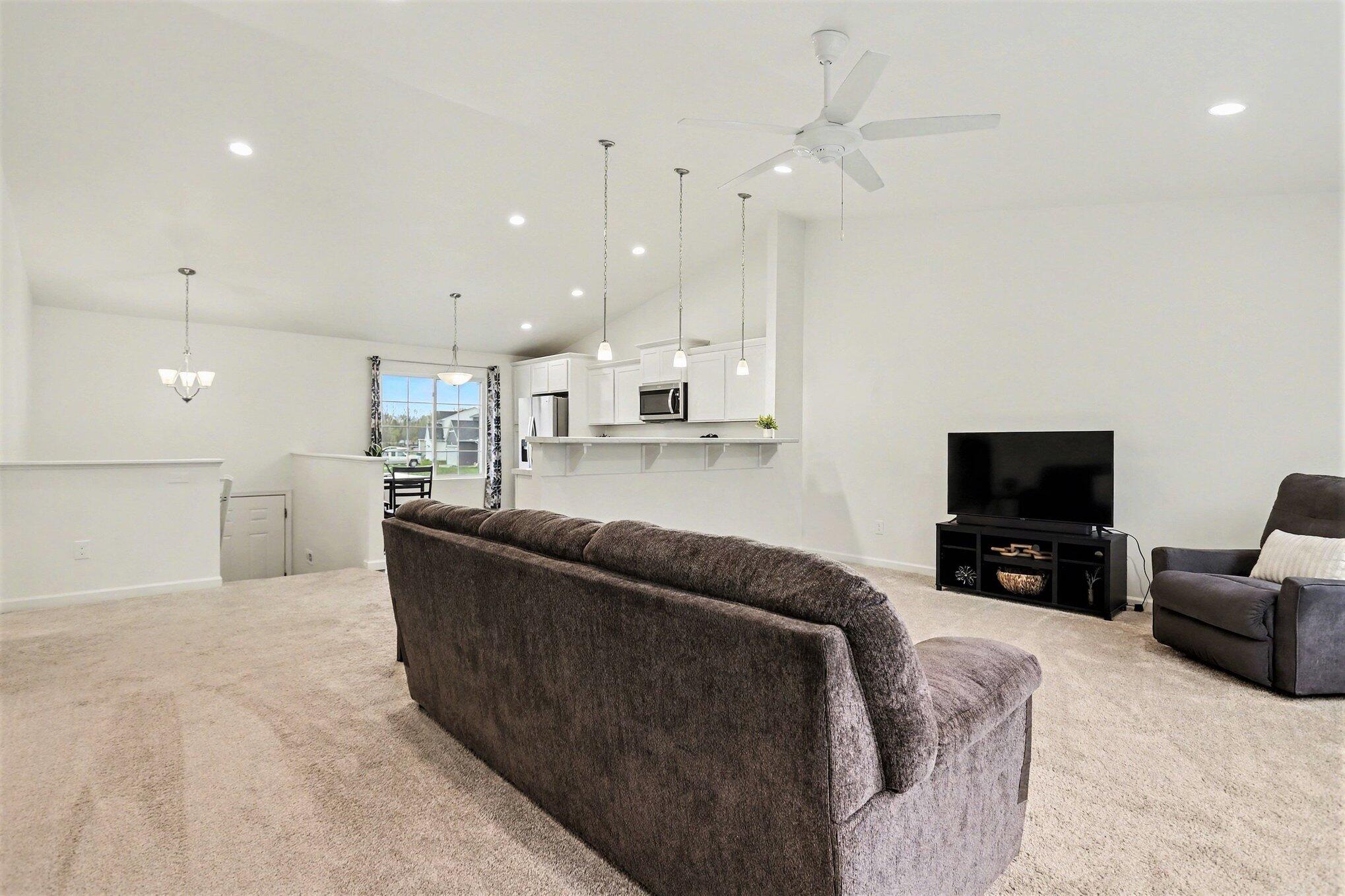 17803 Bluff Drive Three Rivers, MI 49093 - Photo 4 of 26 004_file_1411