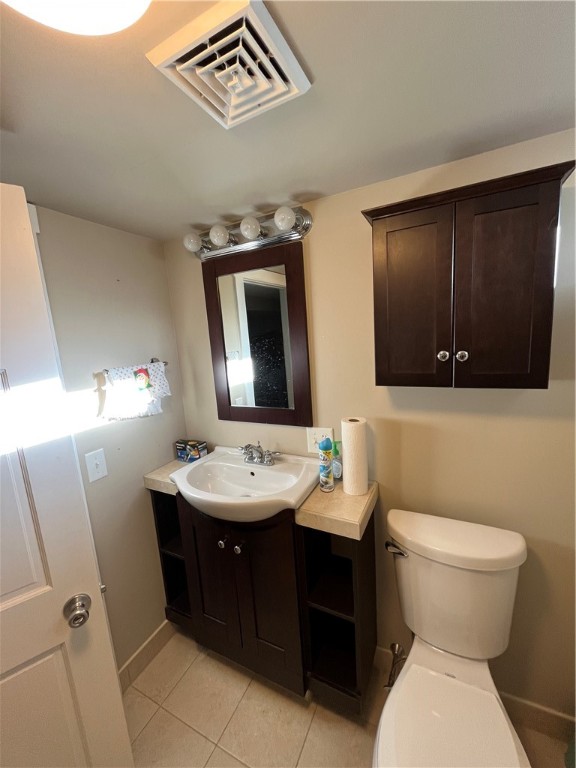 19 Del Rio Court Warwick, RI 02818 - Photo 14 of 21 Full bath in lower level.