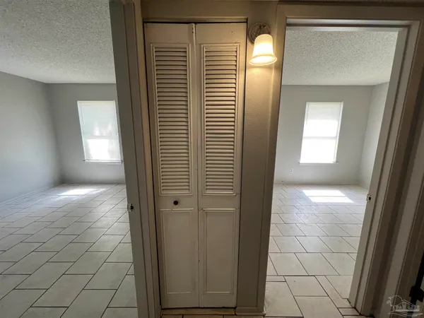 a view of empty room with window