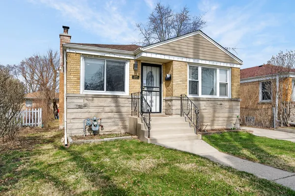 $350,000 | 5201 Oak Street, Bellwood, IL 60104