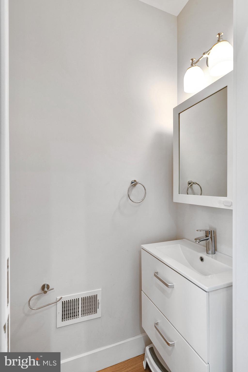 809 North Taney Street Philadelphia, PA 19130 - Photo 13 of 50 1st floor powder room