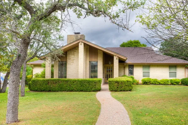 $1,400 | 200 Sherwood Lane, Kerrville, TX 78028