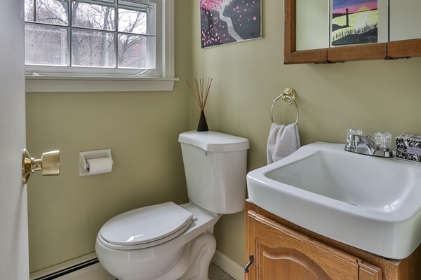 67 McDonald Road Wilmington, MA 01887 - Photo 7 of 27 Gallery Image 7