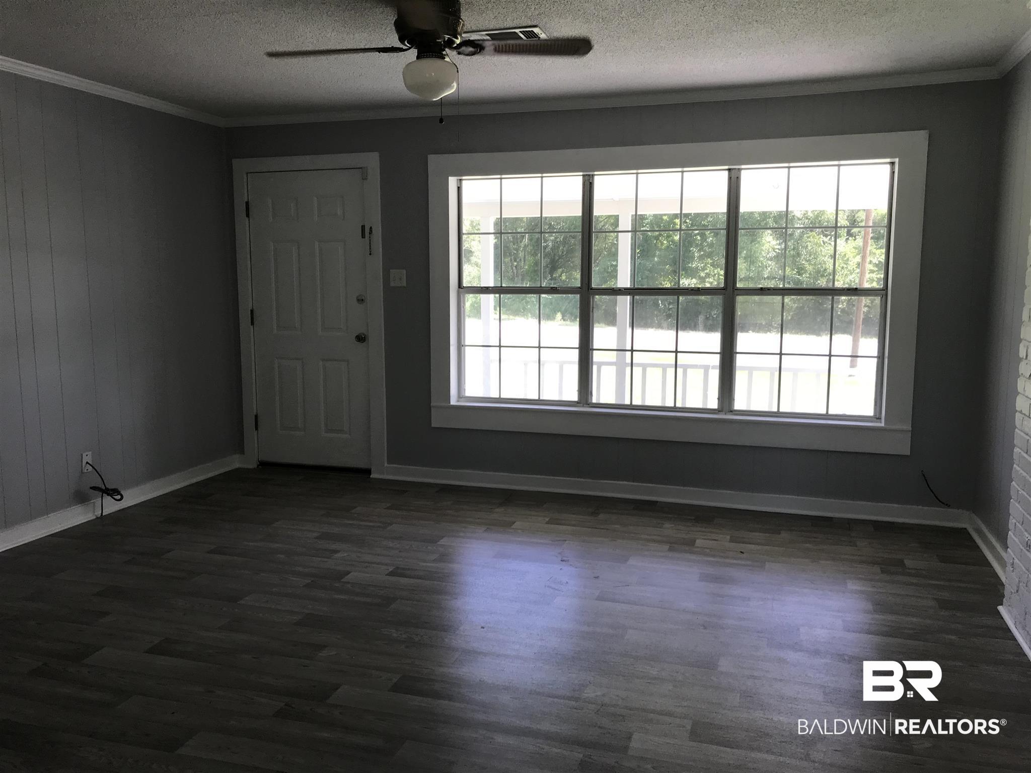 2221 Highway 83 Evergreen, AL 36401 - Photo 3 of 17 Living Room